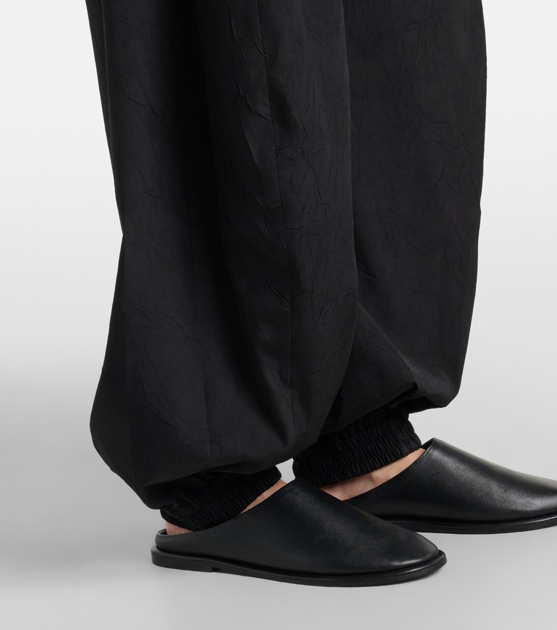 Barrel-leg pants | Róhe