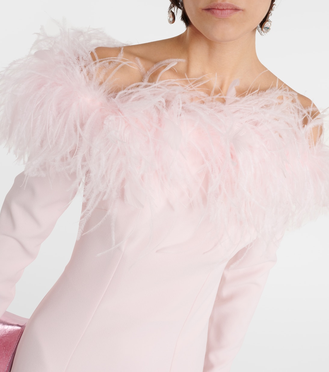 Off-Shoulder-Robe mit Federn | Safiyaa