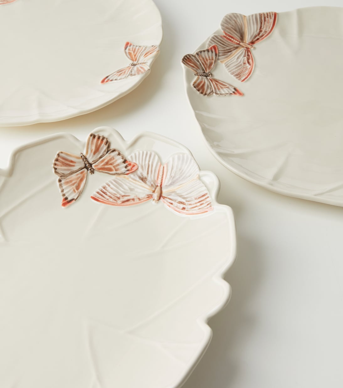 Cloudy Butterflies oval platter by Claudia Schiffer | Bordallo Pinheiro