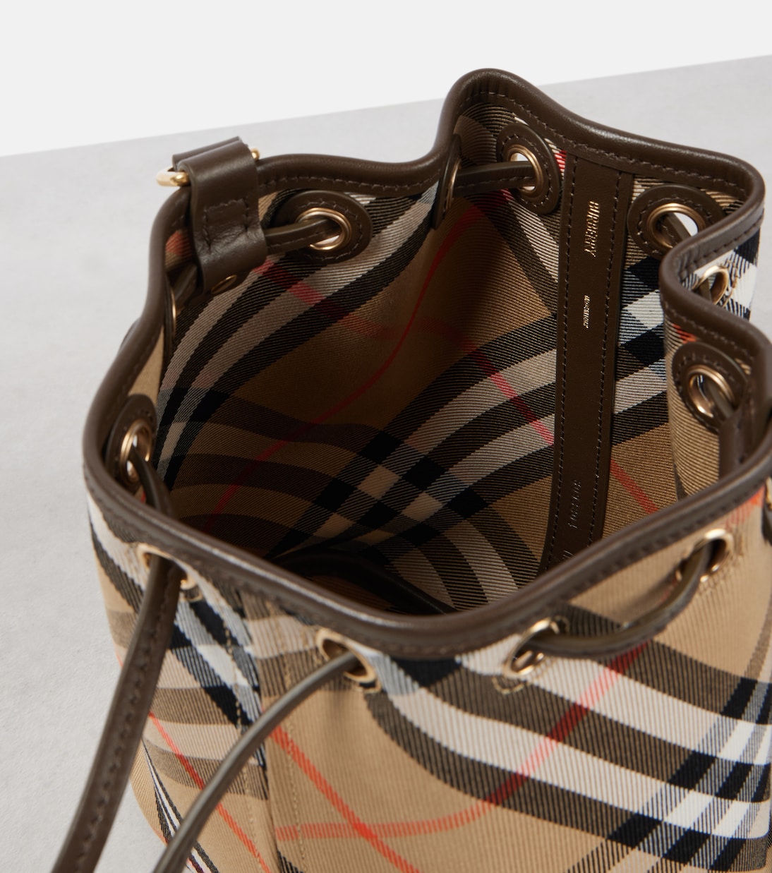 Borsa a secchiello in jacquard con motivo Check firmata Burberry, stile giovane e moderno