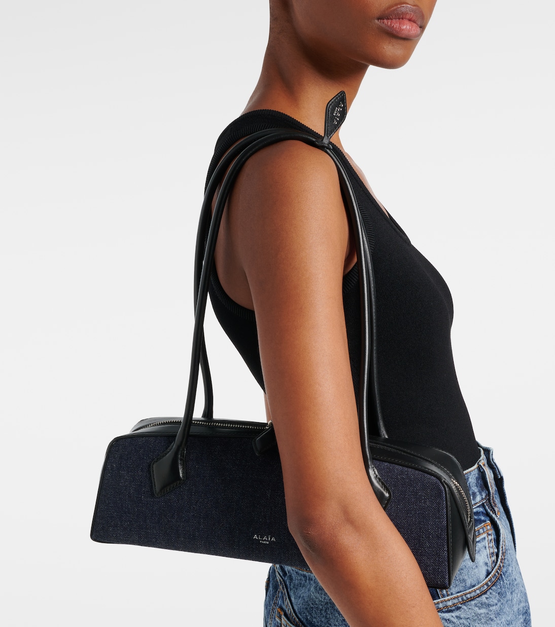 Borsa a spalla Le Teckel Medium in denim | Alaïa