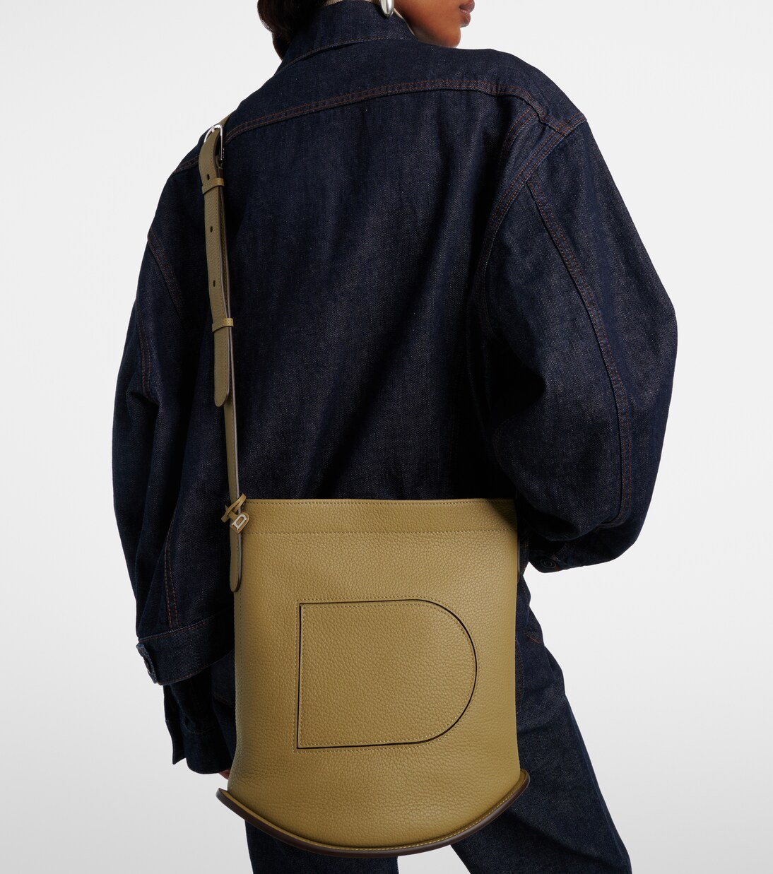 Pin Daily Medium leather tote bag | Delvaux