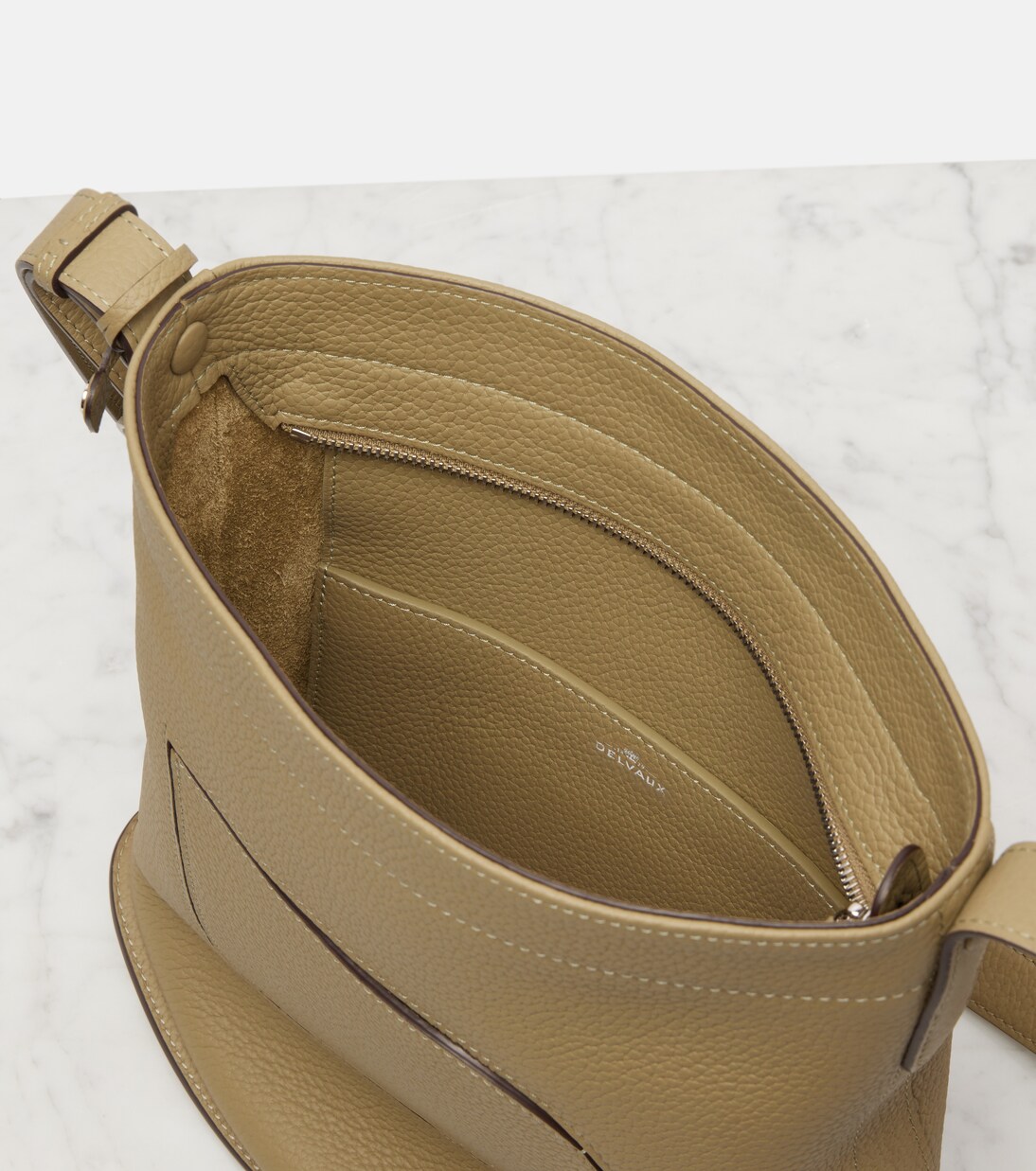 Pin Daily Medium leather tote bag | Delvaux
