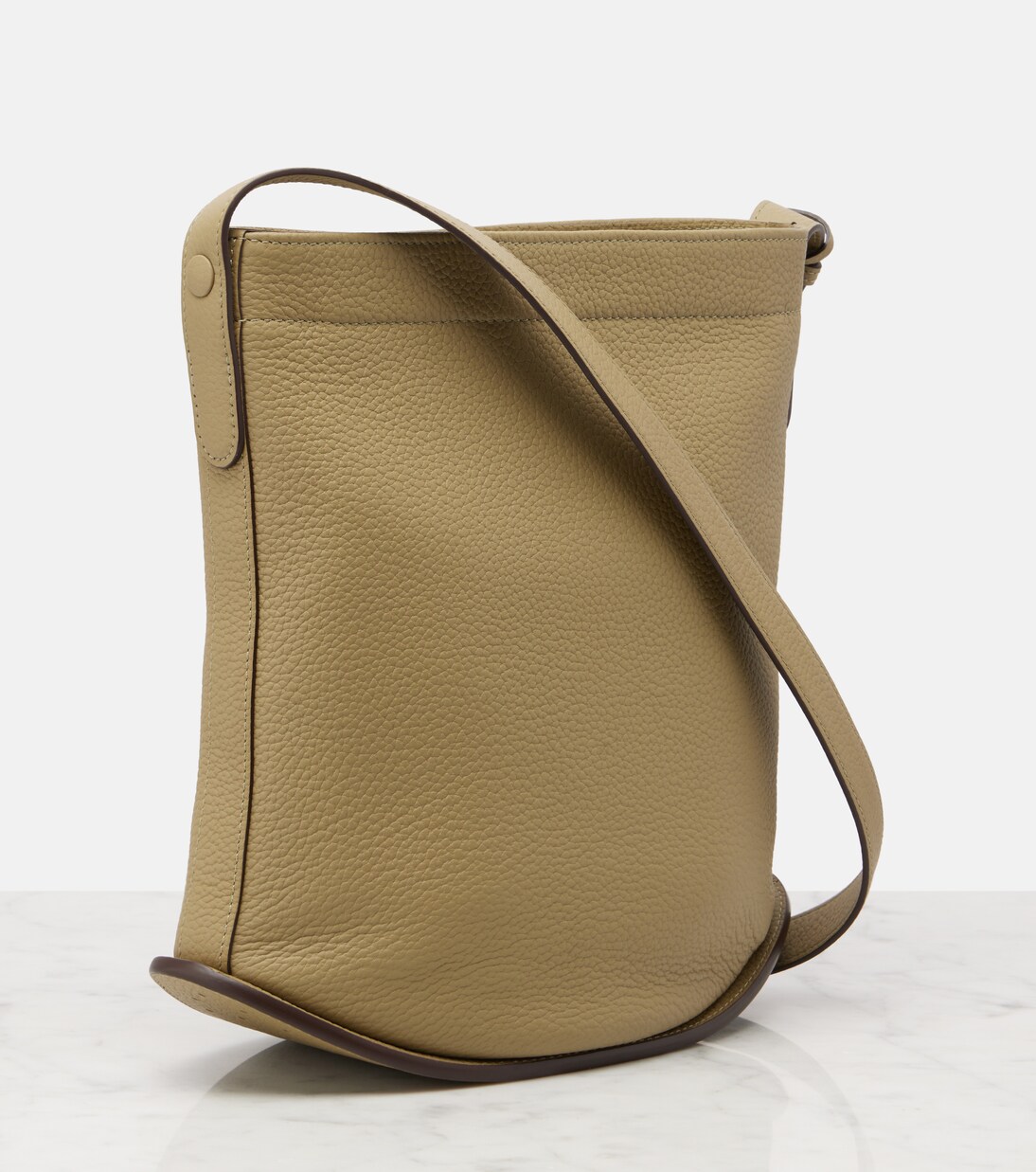 Pin Daily Medium leather tote bag | Delvaux
