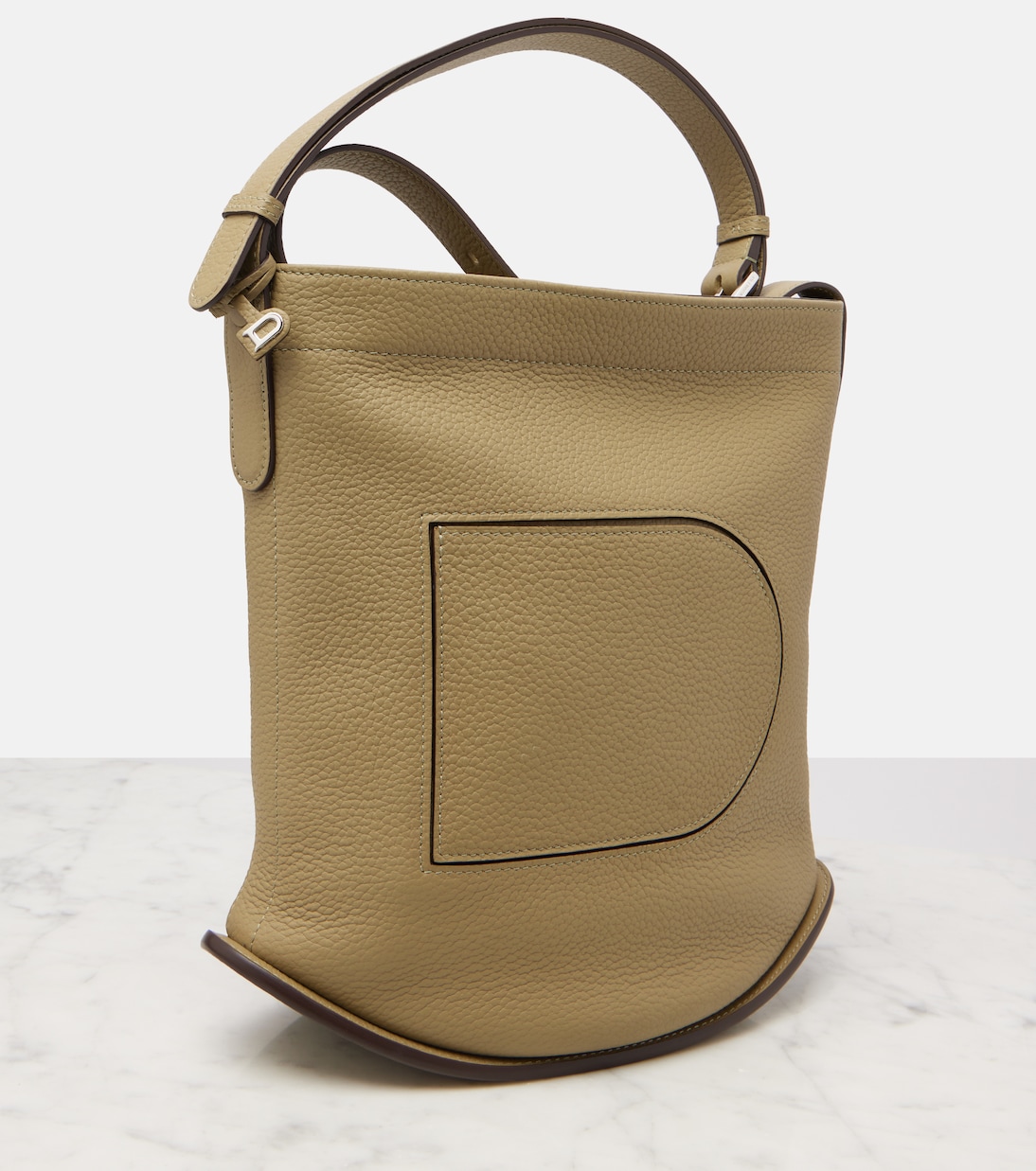 Pin Daily Medium leather tote bag | Delvaux