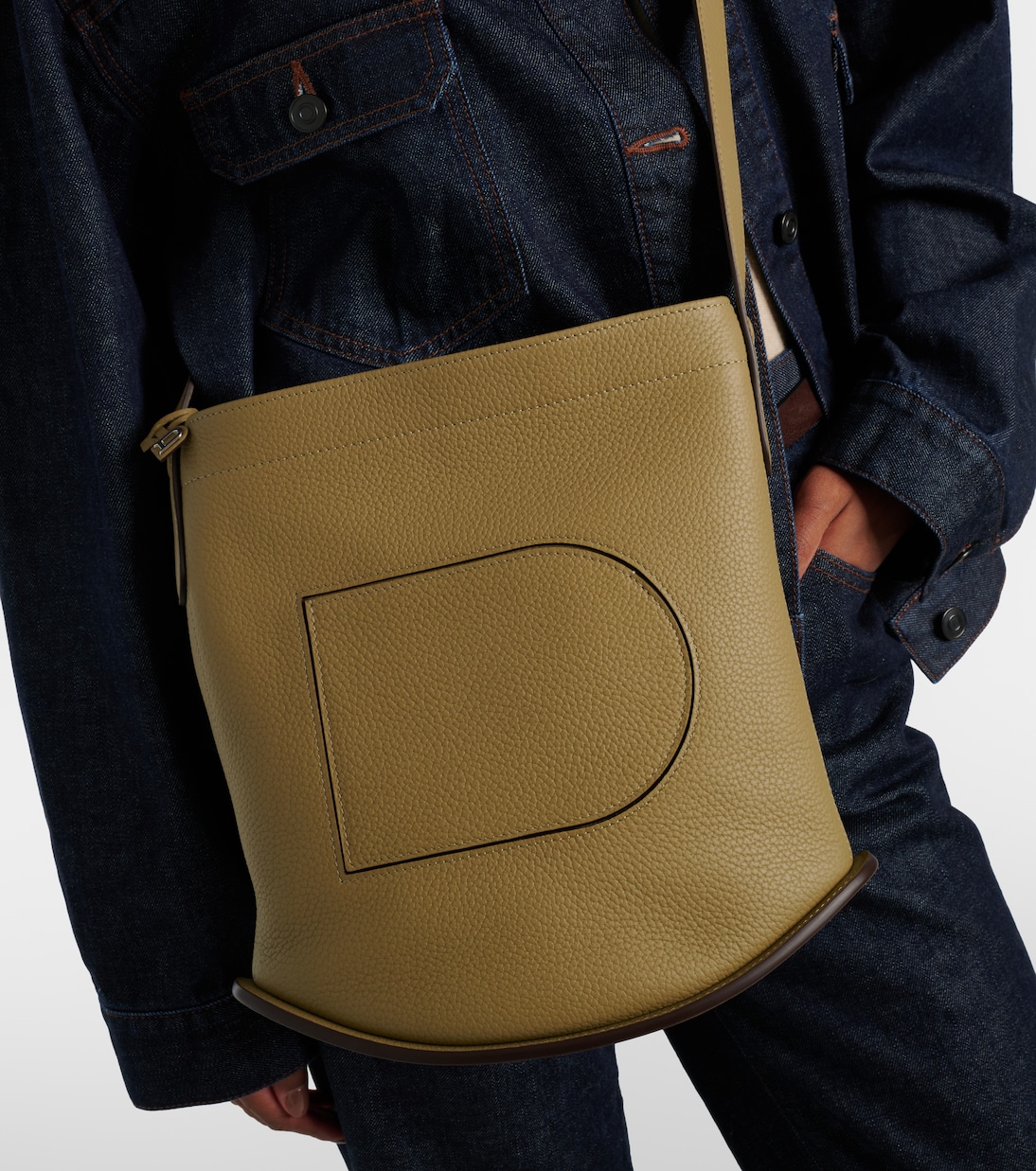 Pin Daily Medium leather tote bag | Delvaux