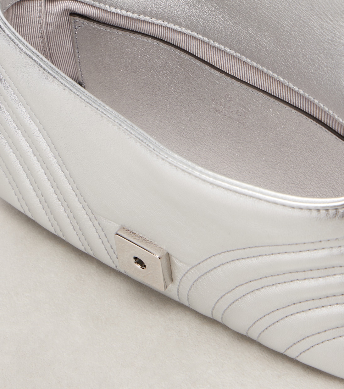 GG Marmont Small leather shoulder bag | Gucci