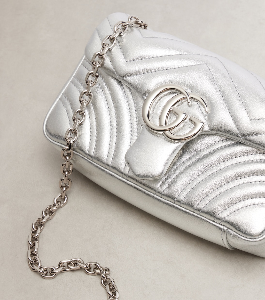 GG Marmont Small leather shoulder bag | Gucci