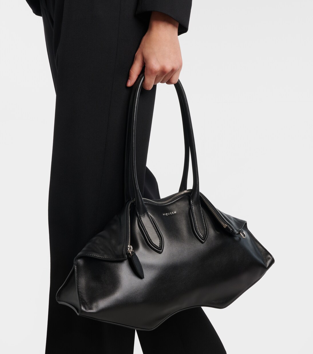 Manta Medium leather tote bag | McQueen