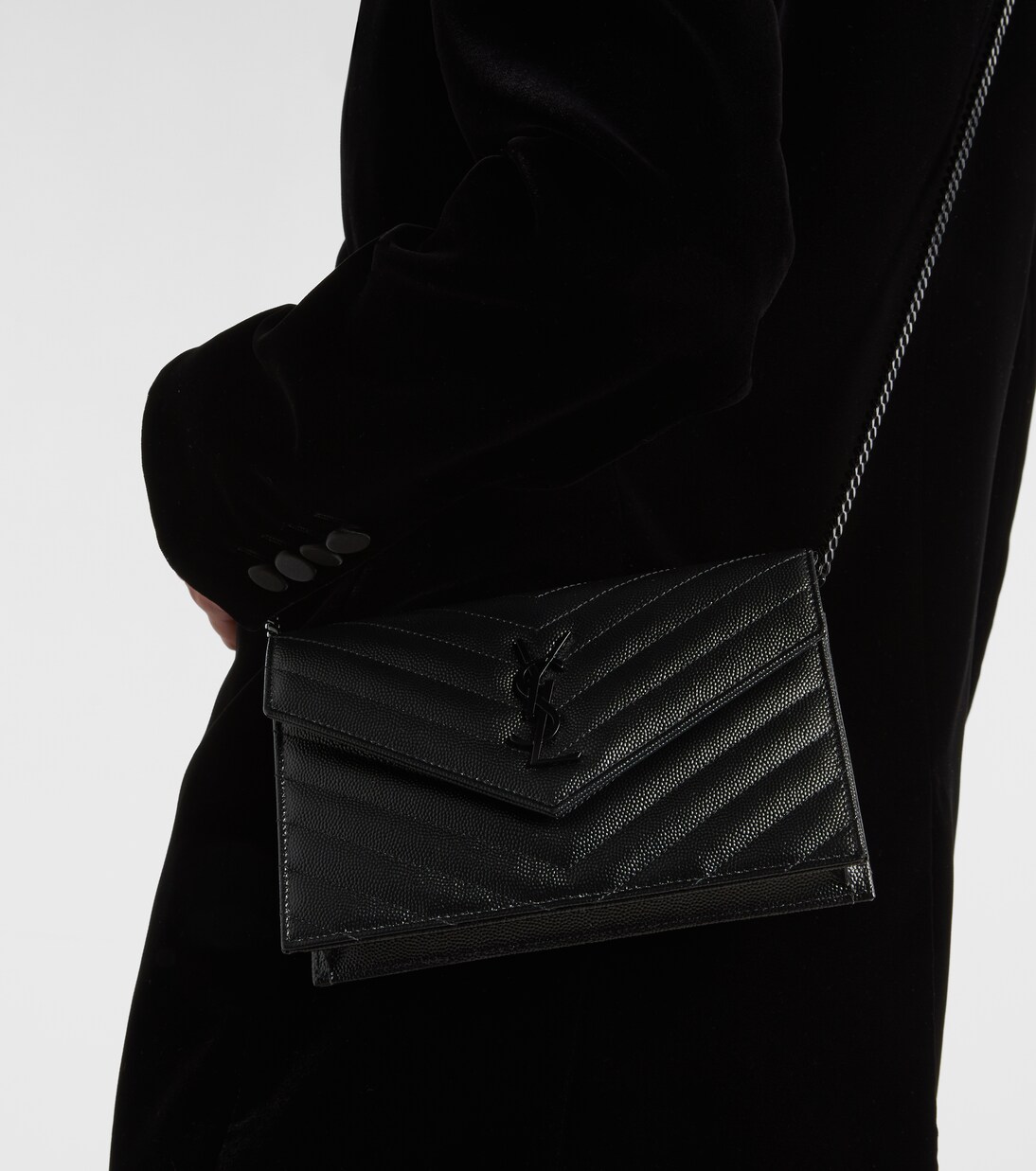 Cassandre Envelope Small leather wallet on chain | Saint Laurent