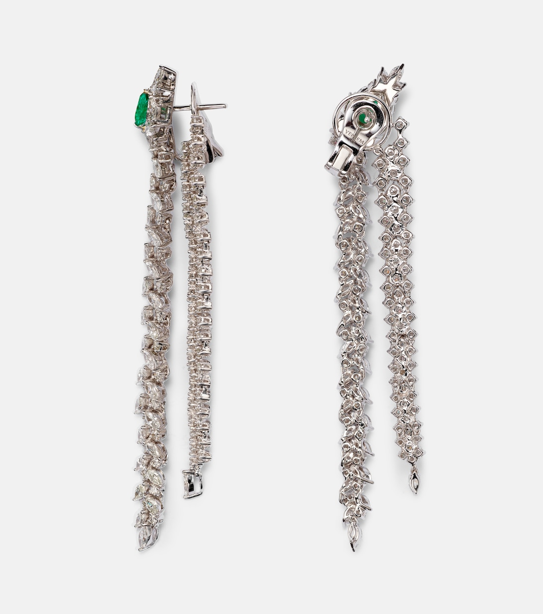 Orecchini Reign Supreme in oro bianco 18kt con diamanti e smeraldi | Yeprem