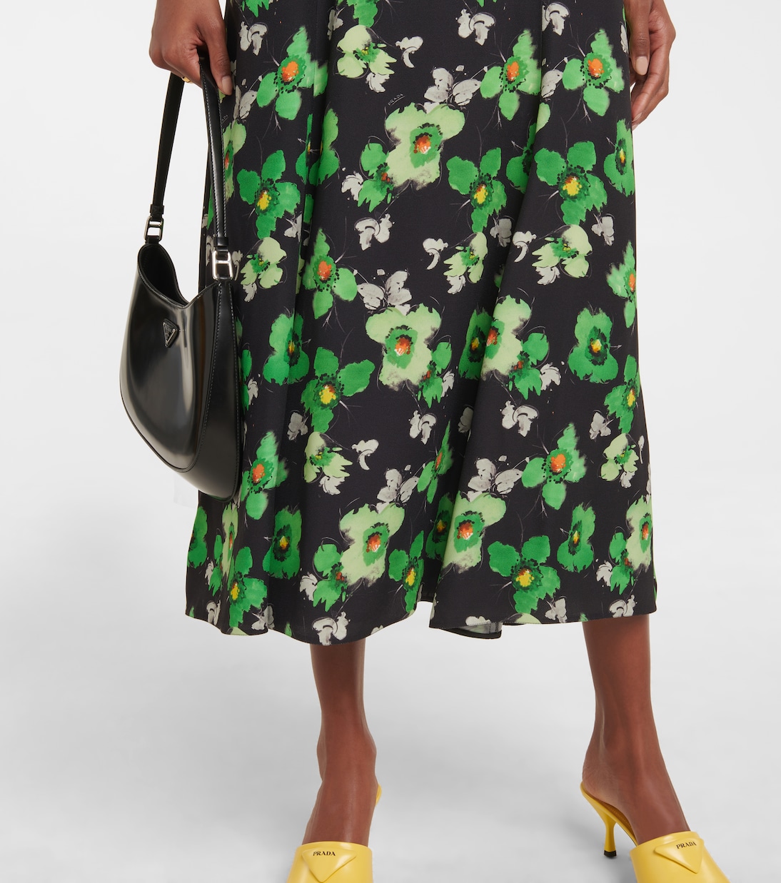 Abito Midi in Satin Fiorito Prada per Giovani Stilisti