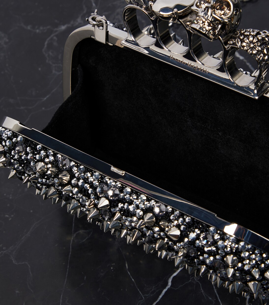 Clutch Knuckle in pelle con cristalli | McQueen