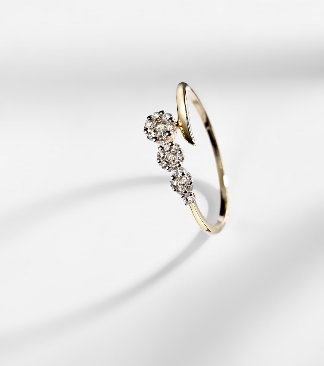 Bague Burst Galaxy en or 10 ct et diamants | Stone and Strand