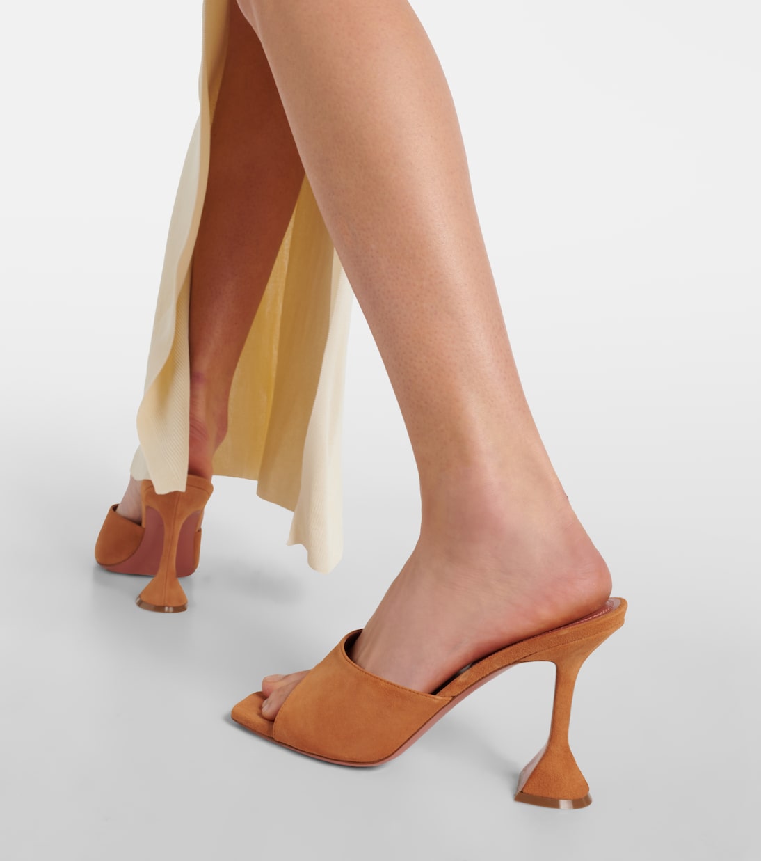 Mules Lupita 95 in suede | Amina Muaddi