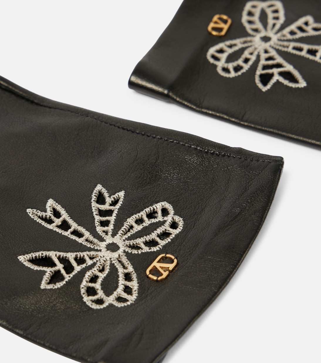 Guanti in pelle con ricamo VLogo firmati Valentino Garavani, stile giovane e trendy
