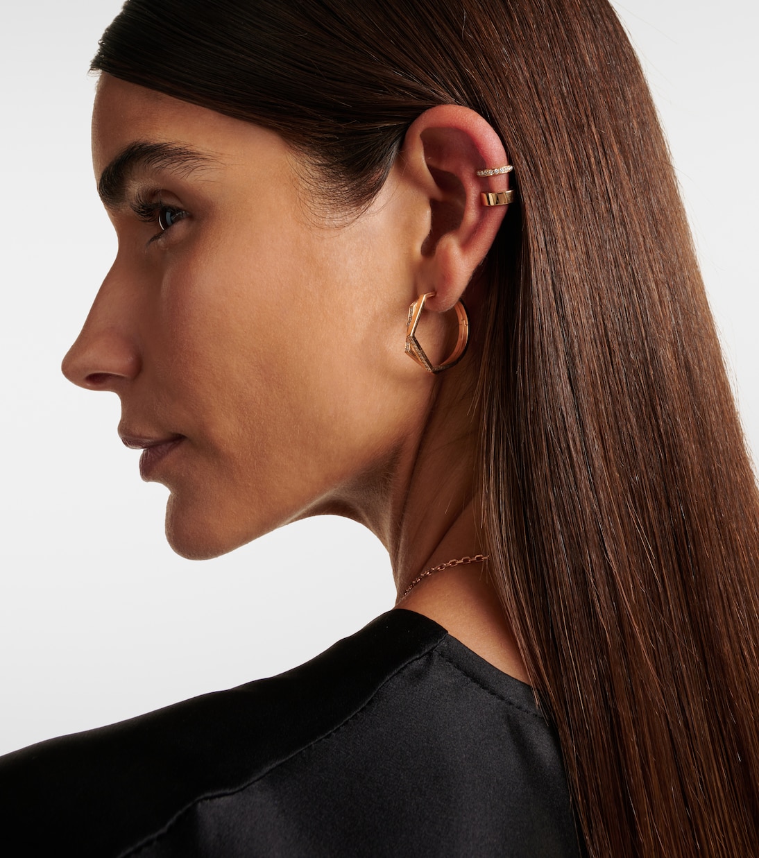 Orecchino stile Berbere in oro rosa 18kt con diamanti, design moderno per giovani trendsetter