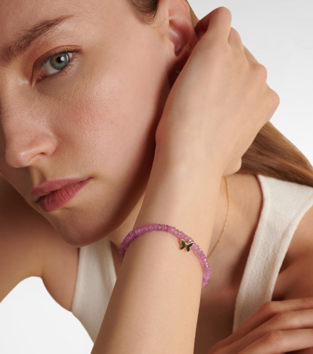 Braccialetto Giovane in Oro 14kt con Farfallina e Perline - Stile Unico per Ragazze Moderne