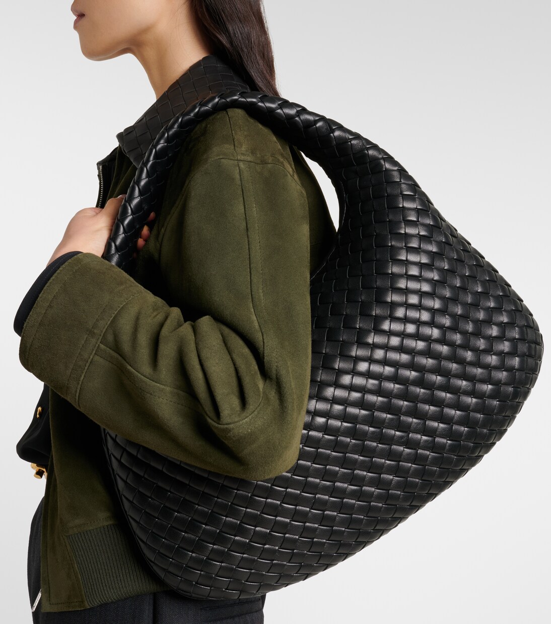 Veneta Medium leather shoulder bag | Bottega Veneta