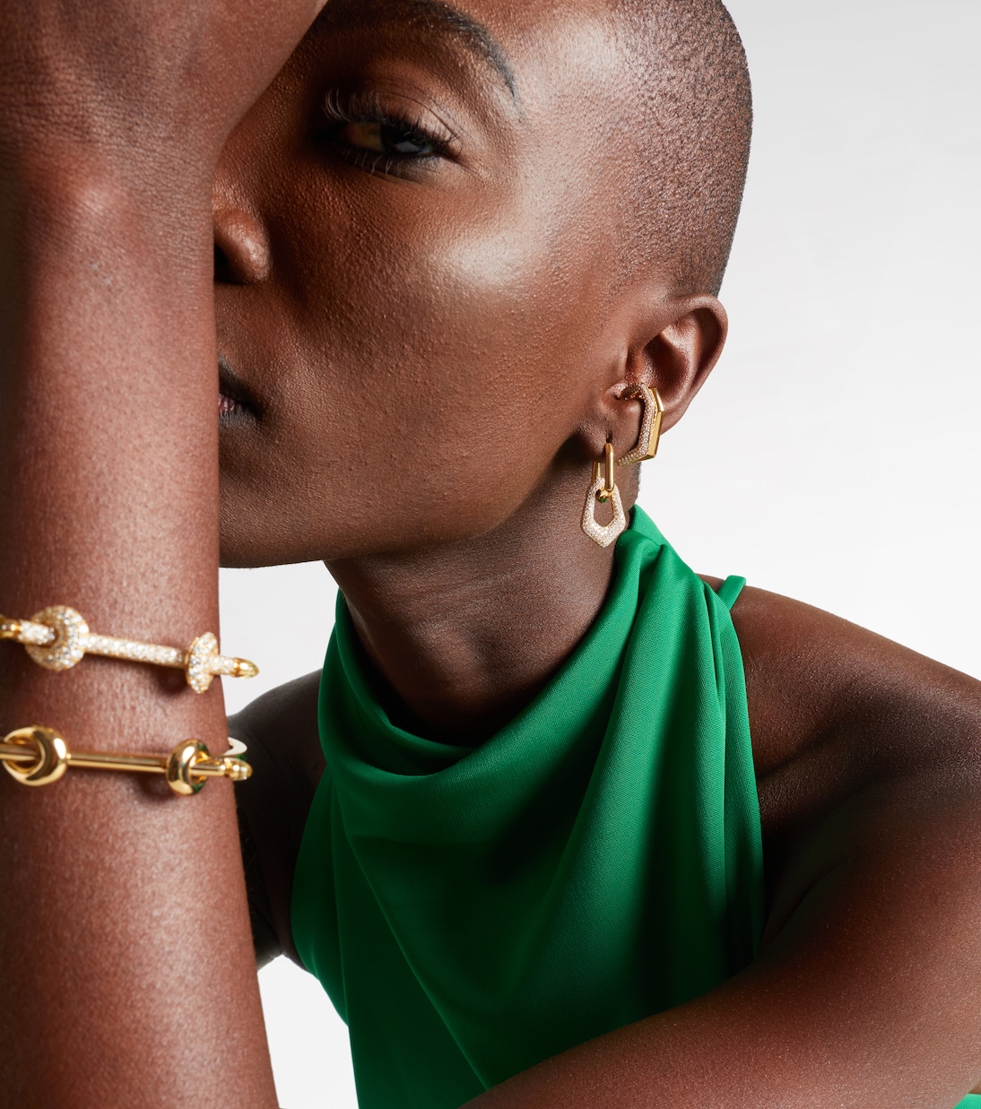 Carved 18kt gold ear cuff with diamonds | Ananya