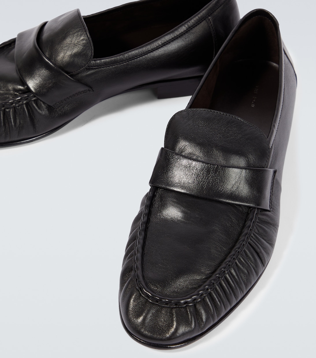 Loafers Soft aus Leder in Schwarz The Row Mytheresa
