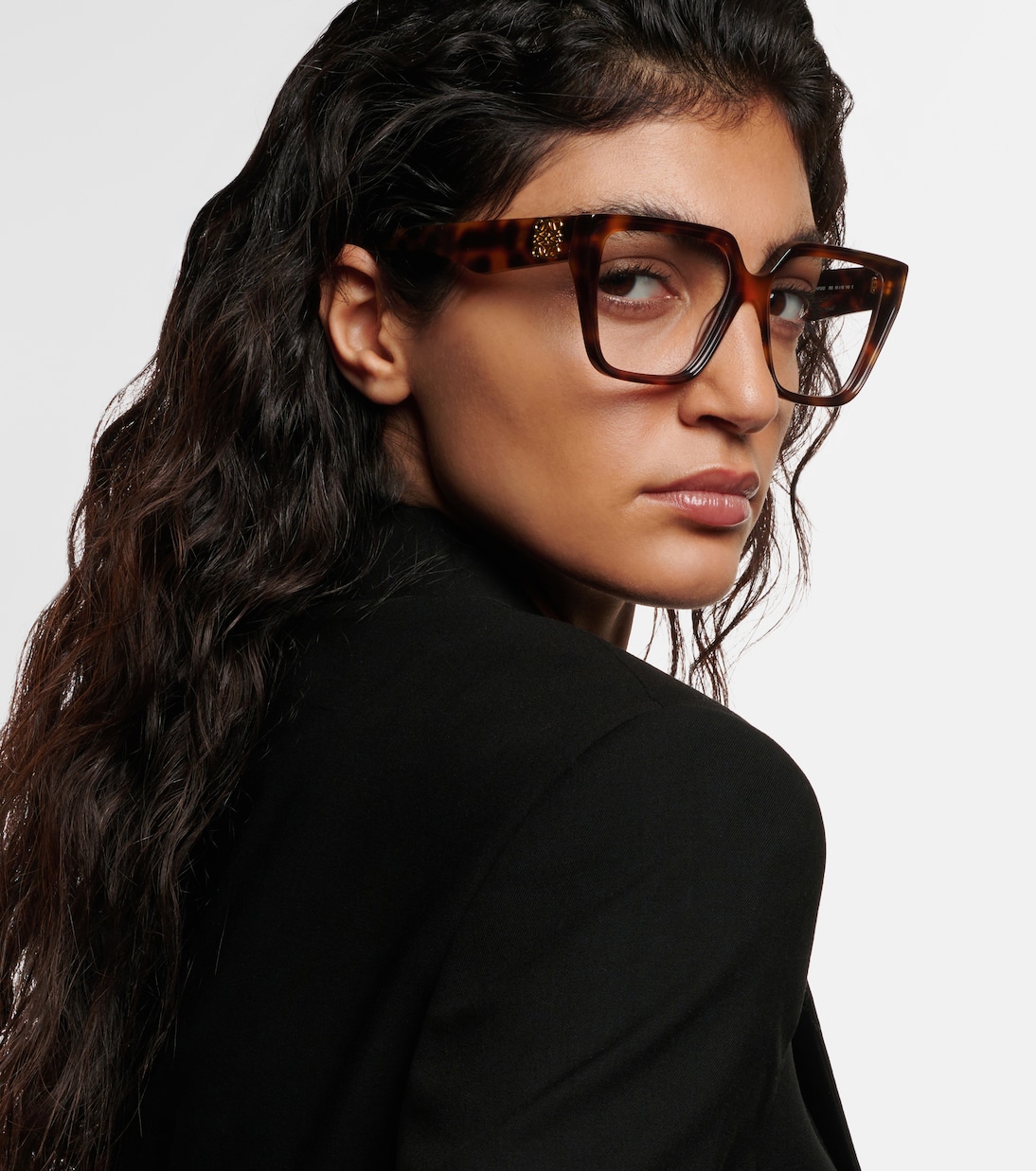 Occhiali da sole LOEWE Anagram: stile giovane e iconico