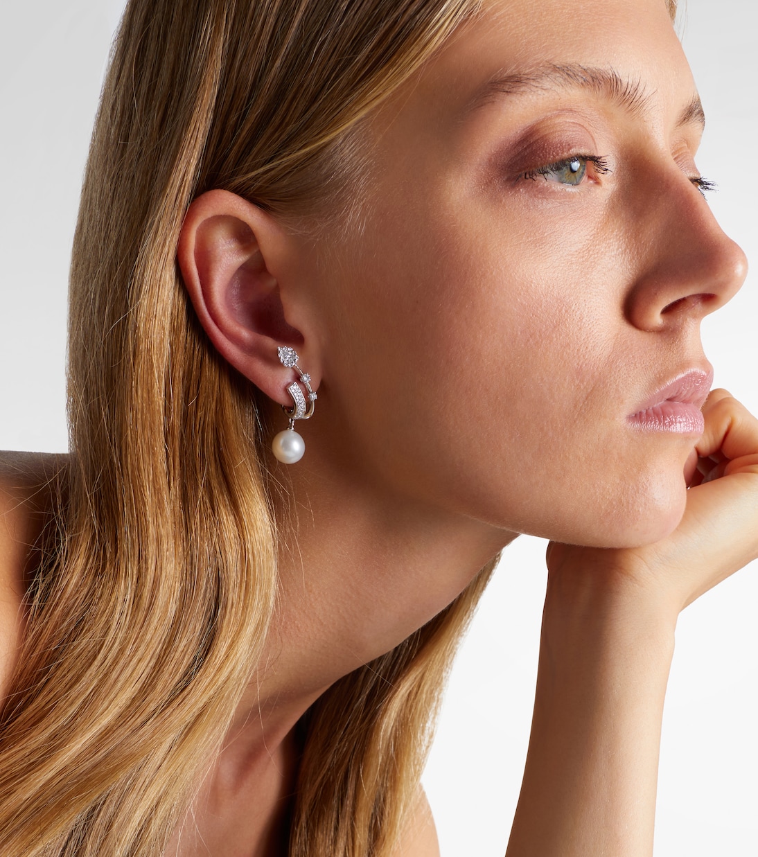 Pendientes de clip Pearlescent de oro de 18 ct con diamantes y perlas | Yeprem
