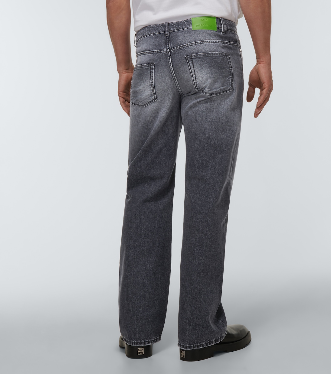 Jeans anchos desgastados | Due Diligence
