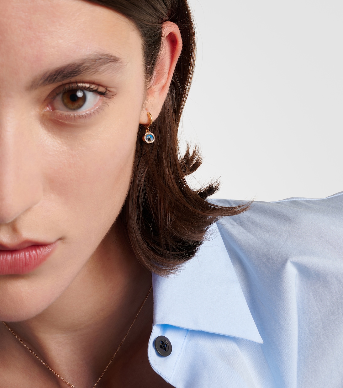 Orecchini ovali in oro 18kt con diamanti, design moderno per giovani trendsetter