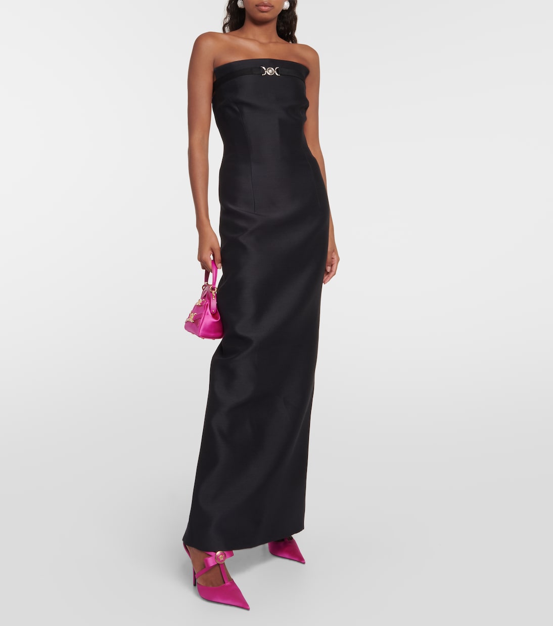 Salones de satén con Gianni Ribbon | Versace