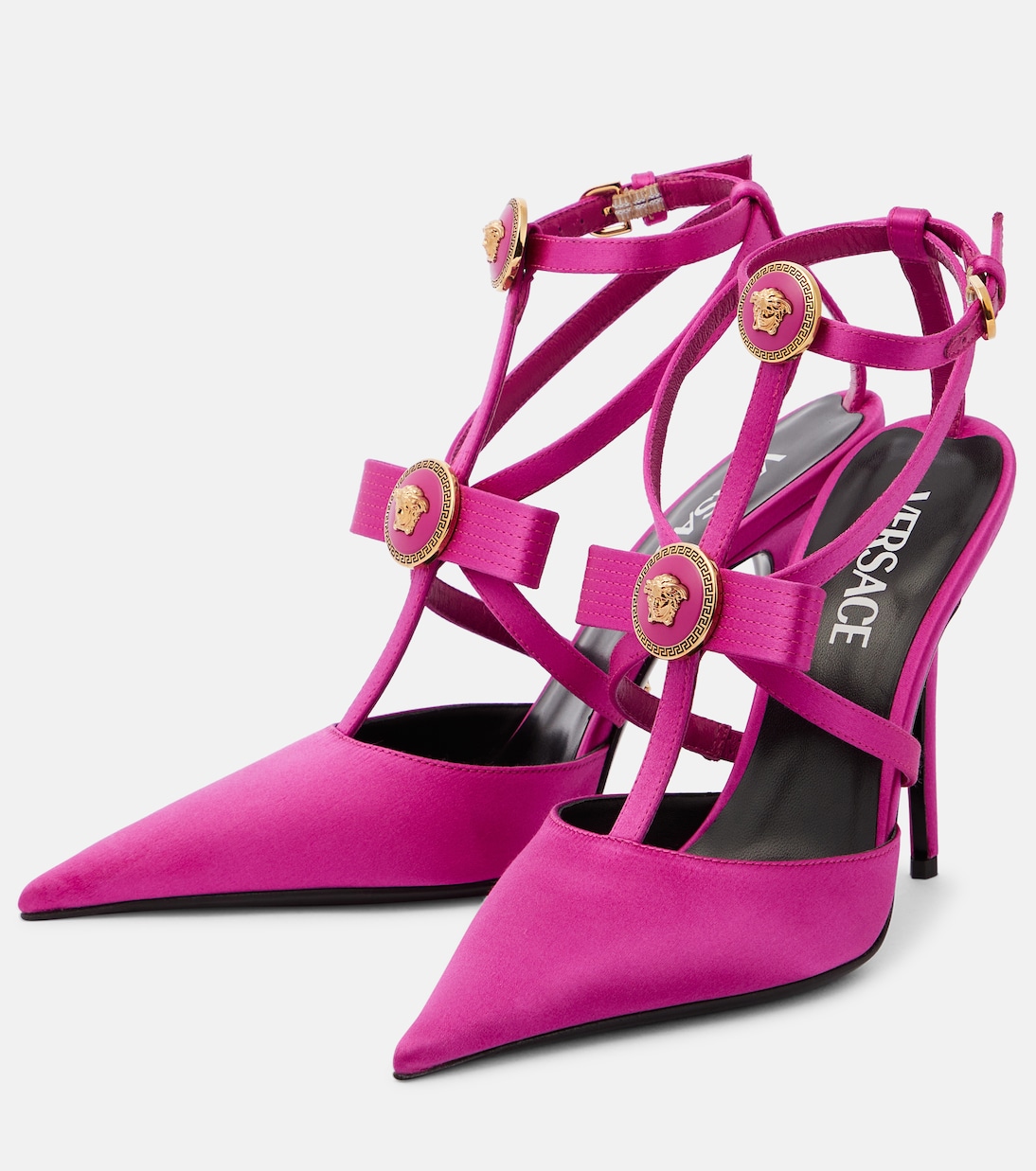Salones de satén con Gianni Ribbon | Versace