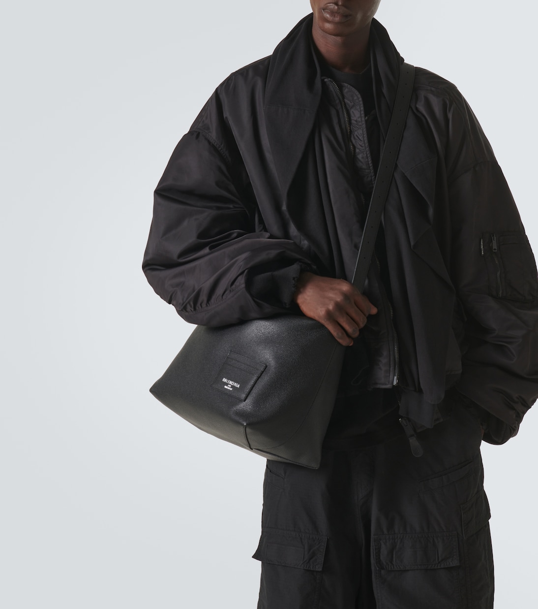 Credit Large leather messenger bag in black Balenciaga Mytheresa