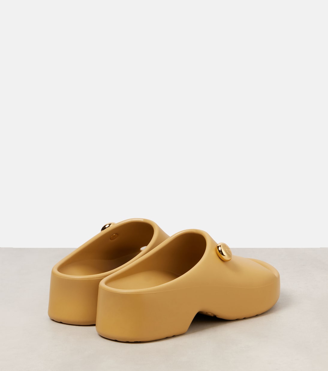 Anagram platform slides | Loewe