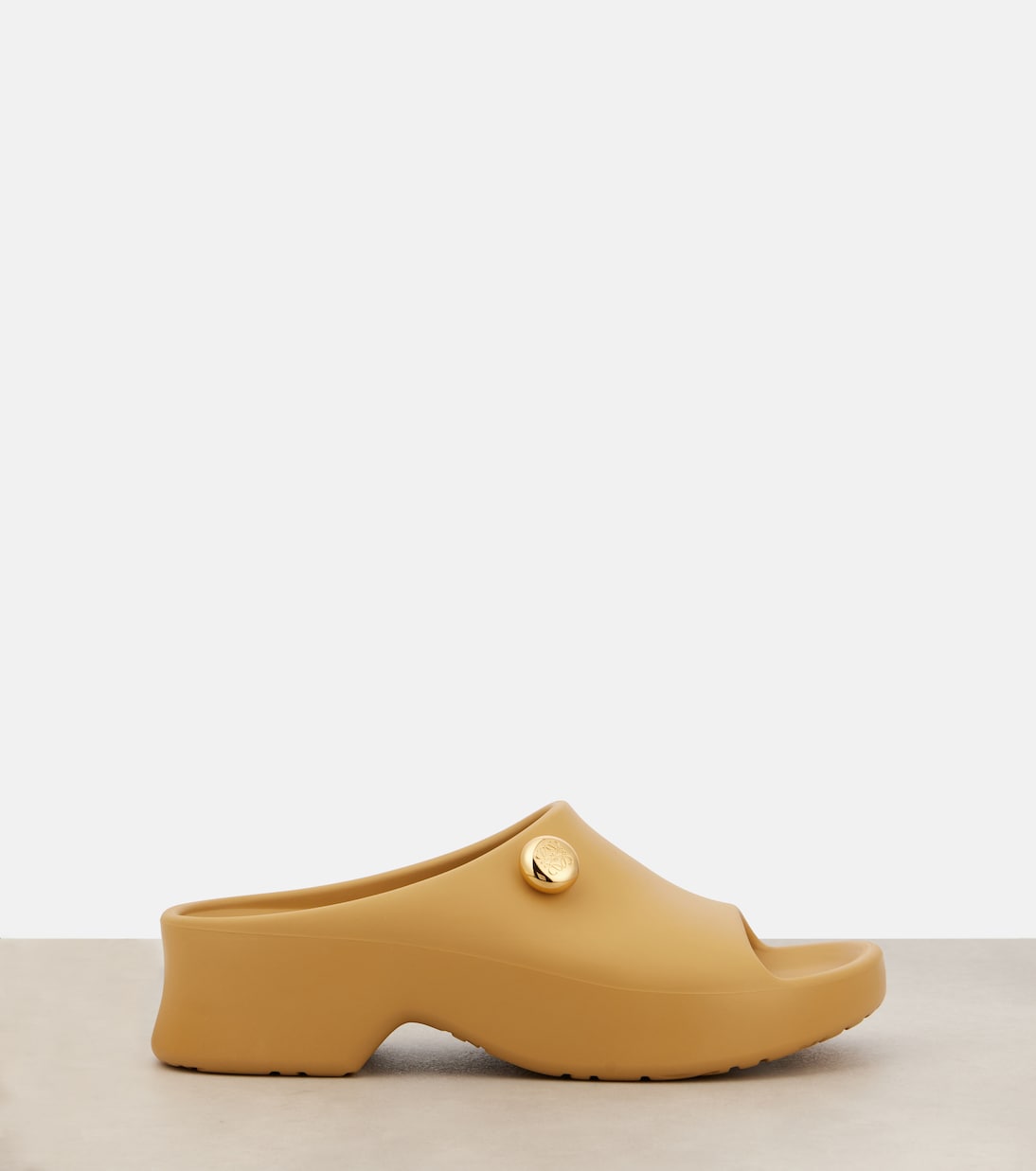 Anagram platform slides | Loewe
