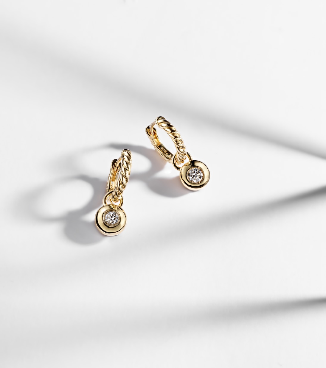 Ohrringe Petite Cable aus 18kt Gelbgold mit Diamanten | David Yurman