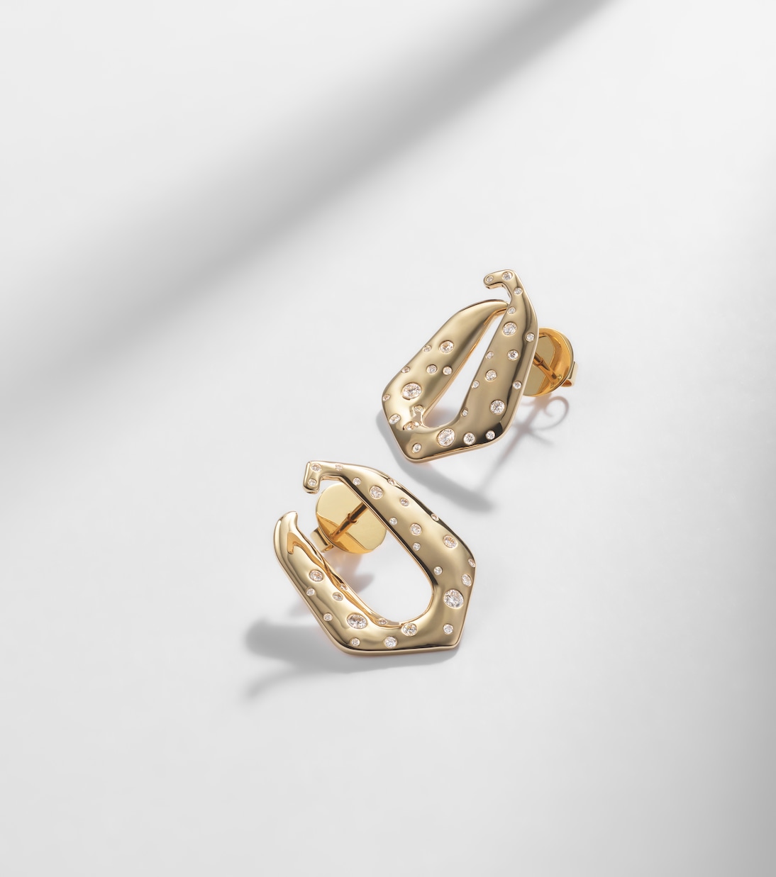 18kt gold earrings with diamonds | Ananya