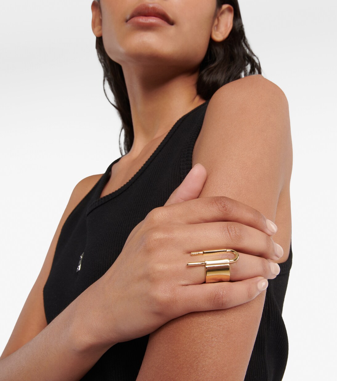 Anello placcato oro GIVENCHY con design U Lock, gioiello trendy per giovani
