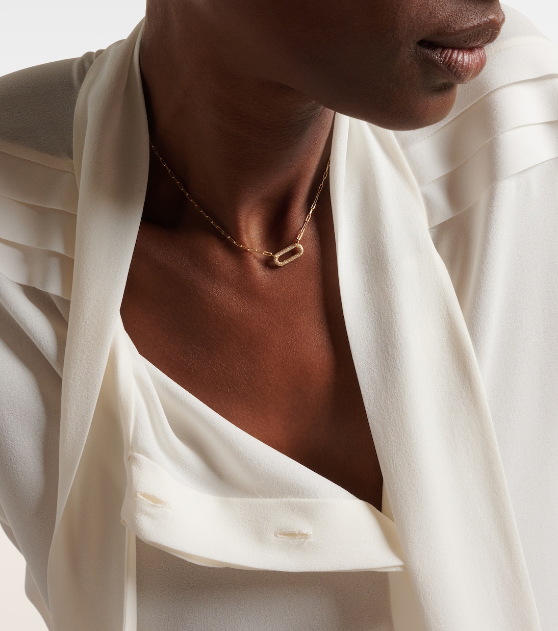 Collana in oro 18kt con maglie a cavo e dettagli diamantati, design moderno per giovani trendy