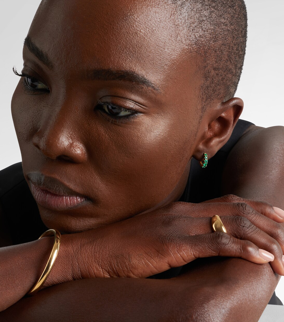 Graduated 18kt gold huggie earrings with emeralds | Anita Ko