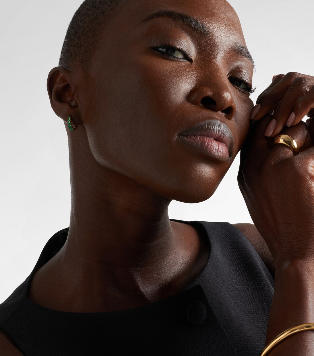 Graduated 18kt gold huggie earrings with emeralds | Anita Ko