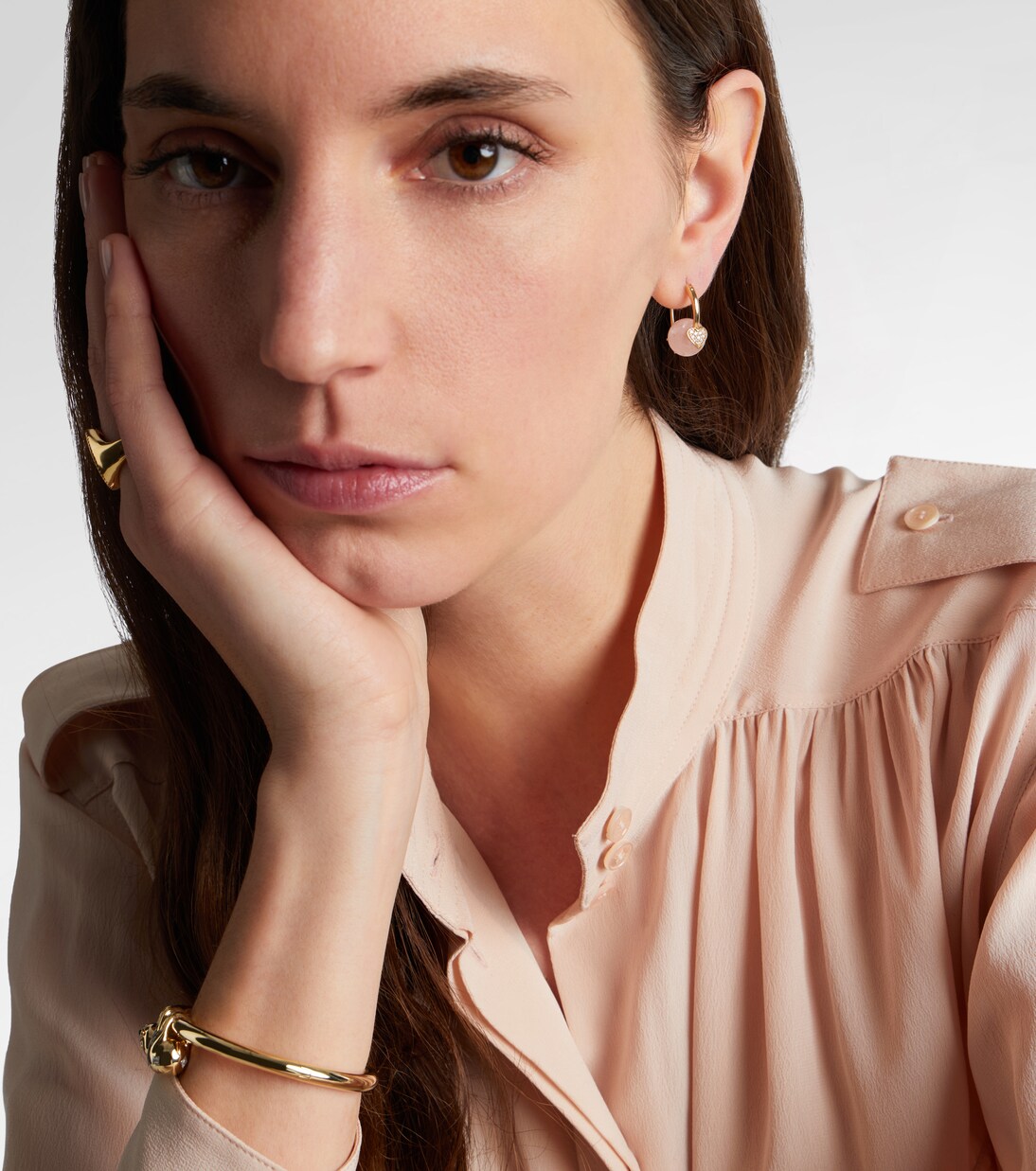 Ohrringe aus 14kt Gelbgold (585/1000) mit Diamanten und Morganit | Sydney Evan