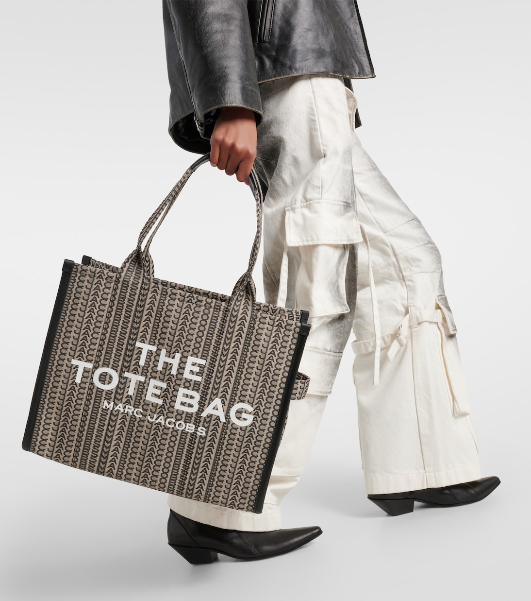 The Large monogram canvas tote bag | Marc Jacobs