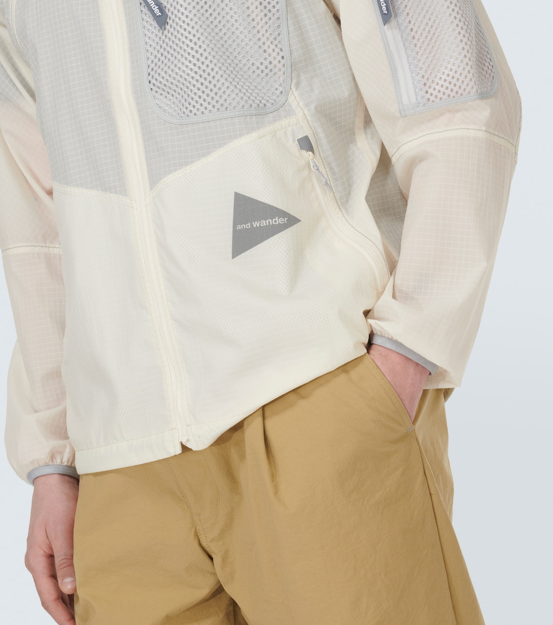 Chaqueta de nylon ripstop con capucha | And Wander