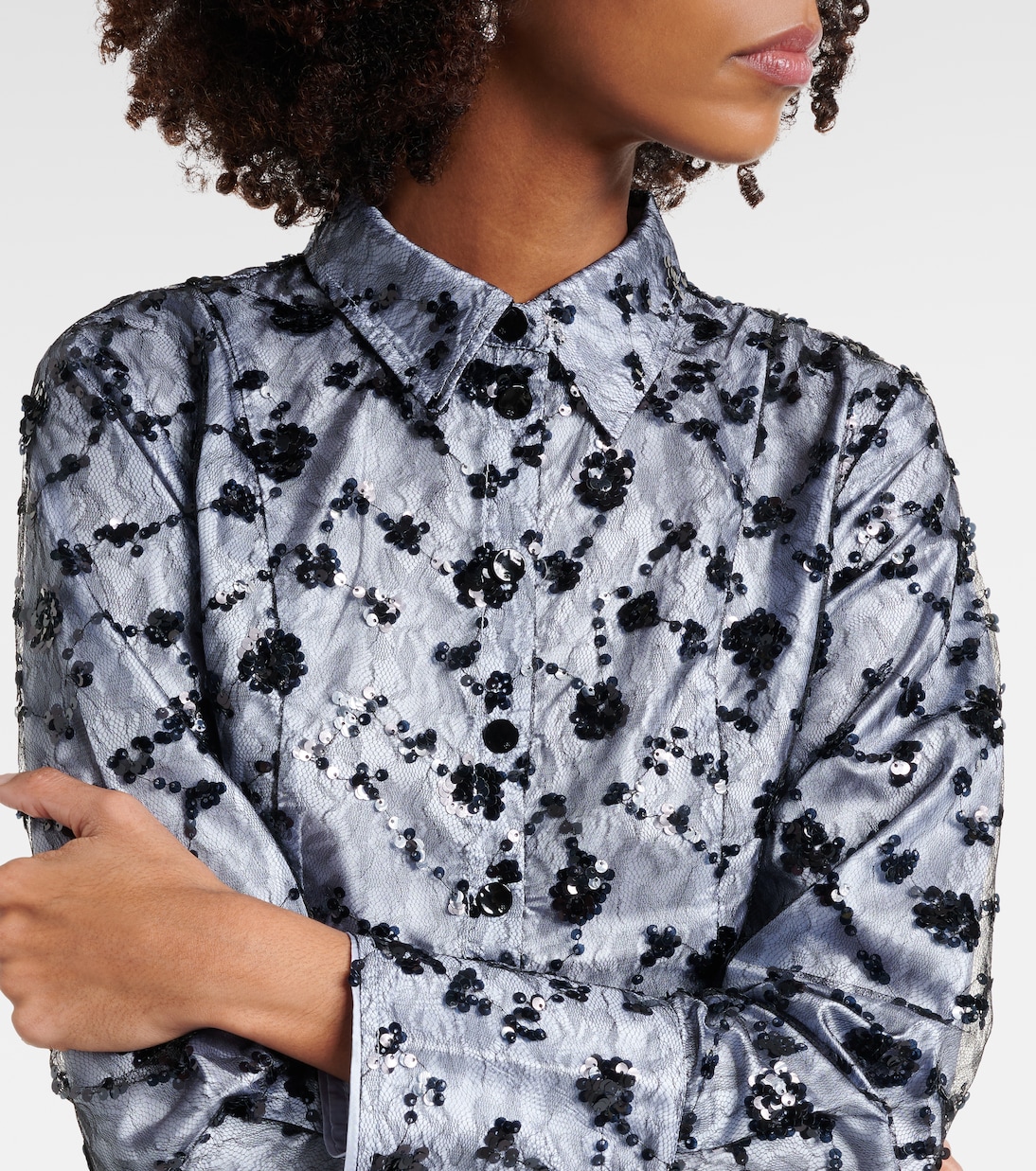 Camicia cropped in pizzo con paillettes | Ganni