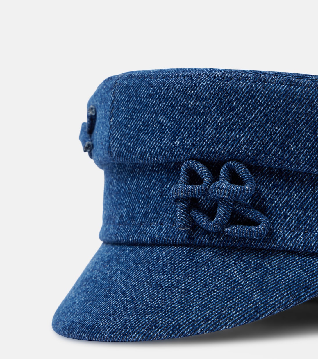 Cappello alla marinara in denim decorato di Ruslan Baginskiy per giovani trendsetter