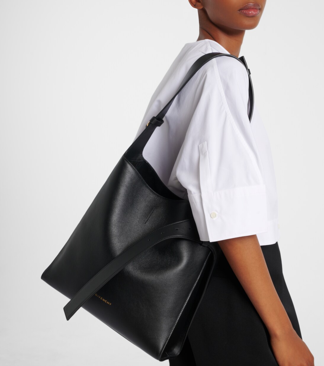 Belted Medium leather shoulder bag | Givenchy