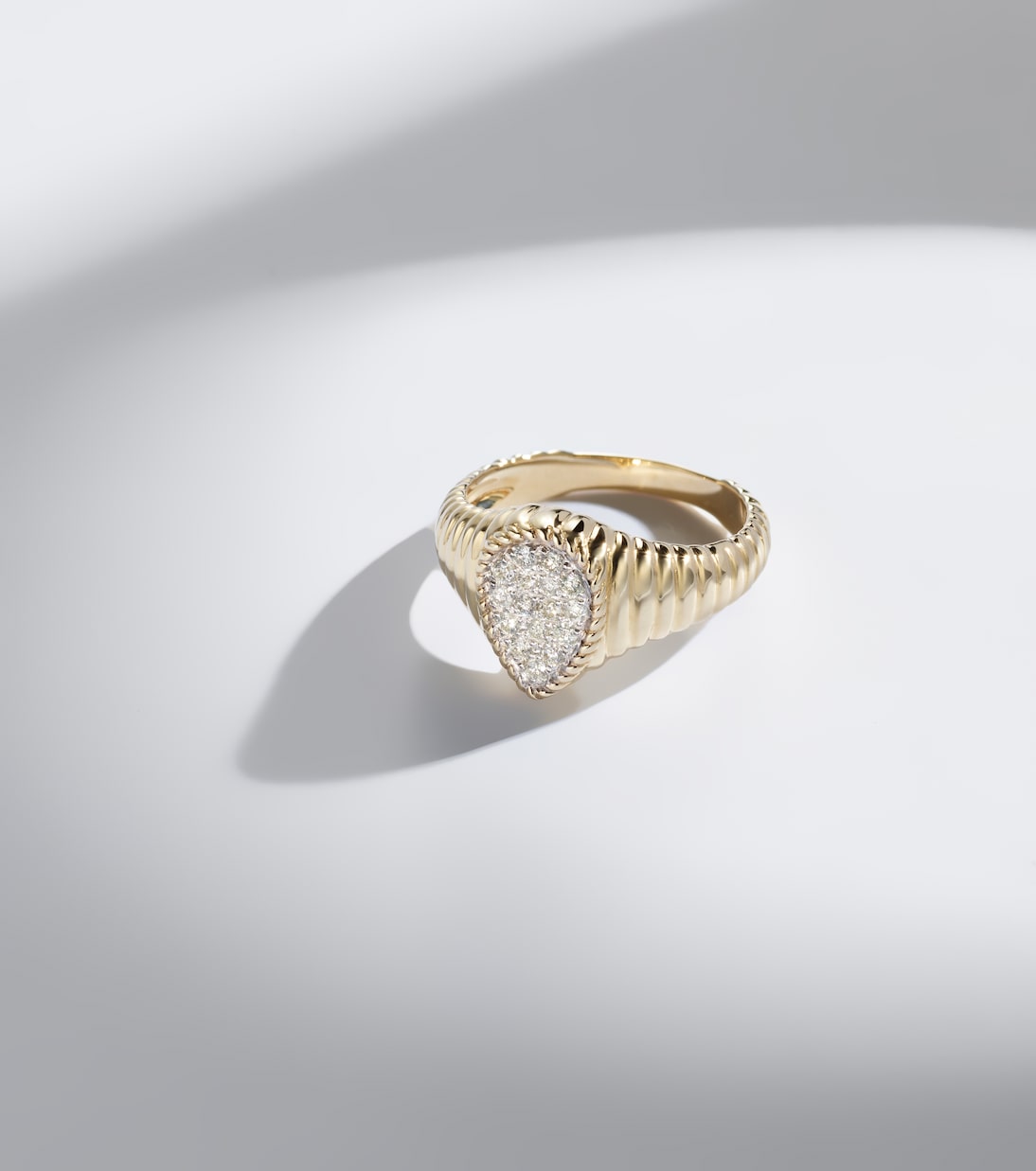 9kt gold ring with diamonds | Yvonne Léon
