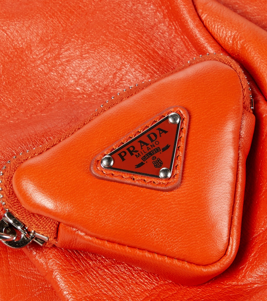 Guanti in pelle PRADA per uno stile giovane e raffinato