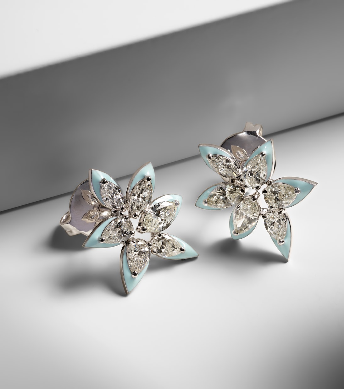 Boucles d'oreilles en or blanc 18 ct, émail et diamants | Kamyen