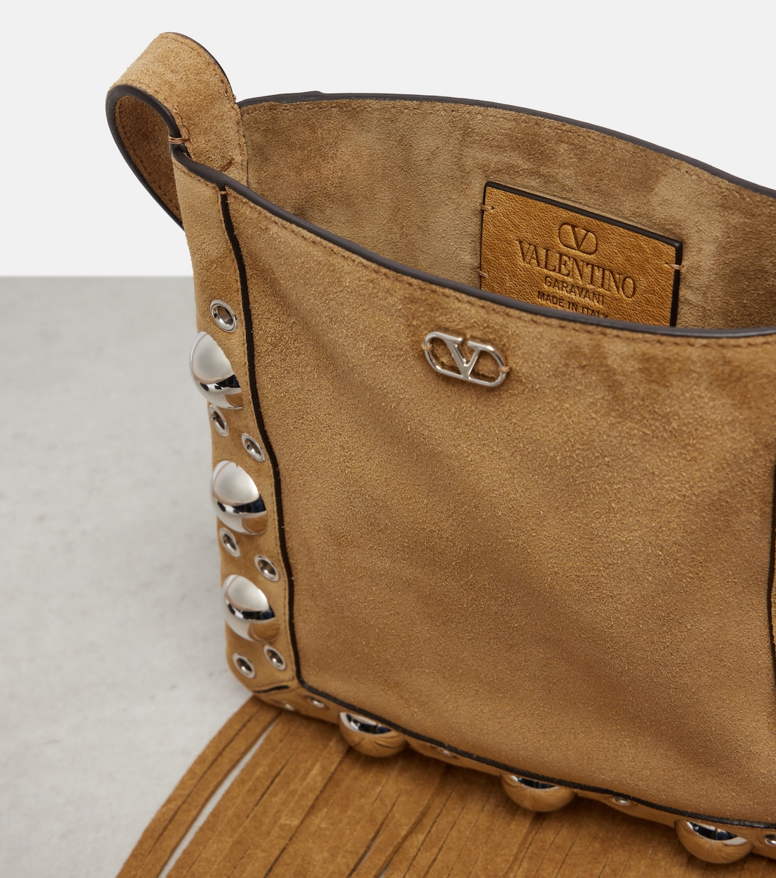Nellcôte VLogo studded suede shoulder bag | Valentino Garavani